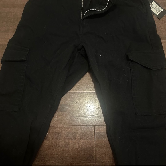 NWT black cargo pants - Picture 6 of 6